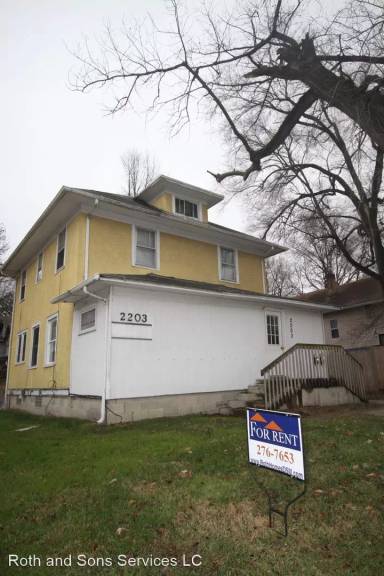 Main picture of 2203 SW 9th St