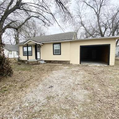 Main picture of 806 N Seminole Ave