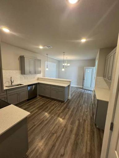 Main picture of 660 The Cottages Dr