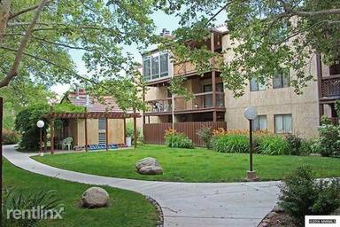 Main picture of Lakeside Plaza Condominiums