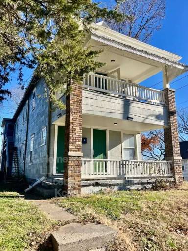 Main picture of 2947 York St