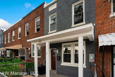 Main picture of 605 18th St NE