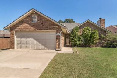 Main picture of 1720 Honeysuckle Ln