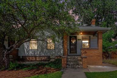 Main picture of 2123 S Franklin St