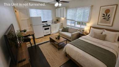 Main picture of 527 N Alexandria Ave