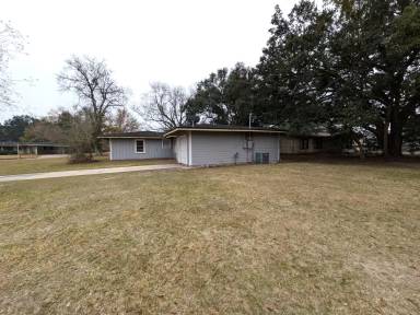 Main picture of 302 Bridal Wreath Ave
