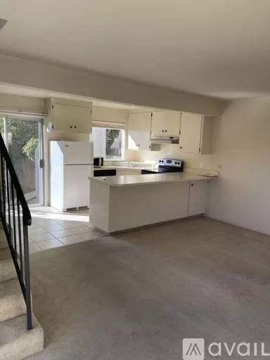 Main picture of 102 Pine Pl