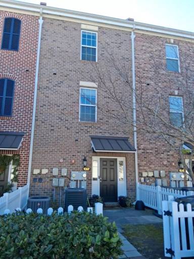 Main picture of 926 Iris St