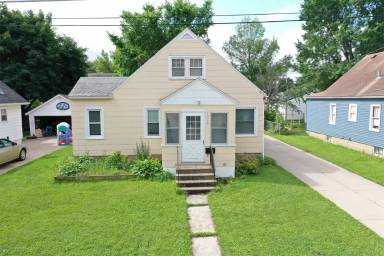 Main picture of 1260 4th St NE