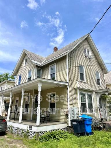 Main picture of 21 Lafayette Place