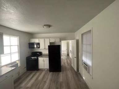 Main picture of 3913 Winnie St