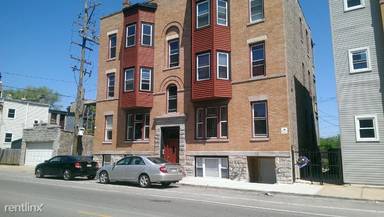 Main picture of 2940 W Augusta Blvd