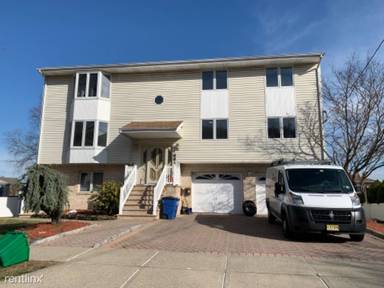 Main picture of 15 Summit Ave