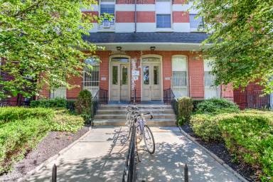 Main picture of 4214 Walnut St