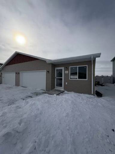 Main picture of 1511 47th Loop SE