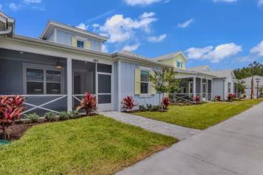 Main picture of 243 Hang Loose Way