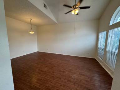 Main picture of 4032 Periwinkle Dr