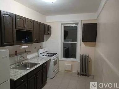 Main picture of 320 E 93rd St