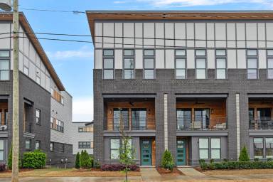 Main picture of 2011 Isom St