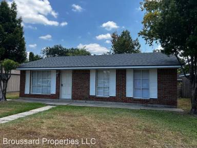 Main picture of 118 Sorority Dr