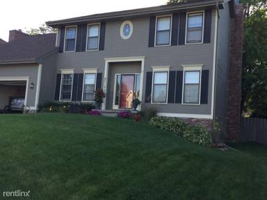 Main picture of 4712 S 165th St