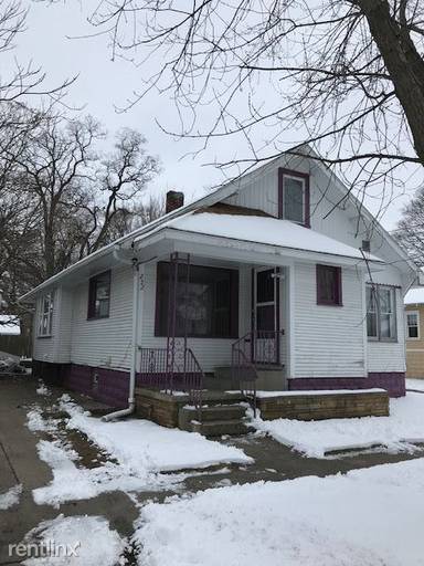 Main picture of 222 E Grand Ave