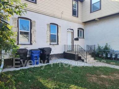 Main picture of 1664 N Wisconsin St