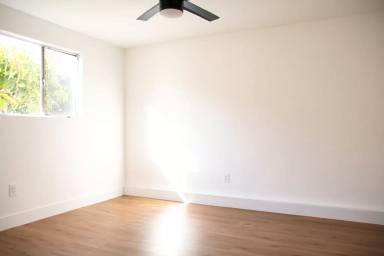 Main picture of 121 S Carondelet St