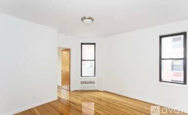 Main picture of 204 E 84th St