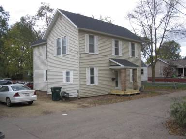 Main picture of 913 Lakeside Ave