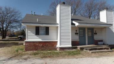 Main picture of 230 E 17th St