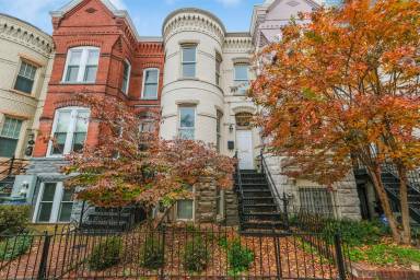 Main picture of 310 9th St NE