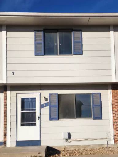 Main picture of 7 Royal Crest Dr