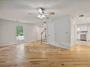 Main picture of 620 Meadowview Ct