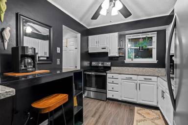 Main picture of 134 Edgewater Ln