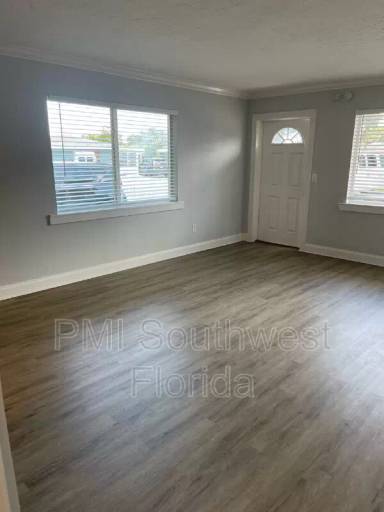 Main picture of 6369 Gateway Ave