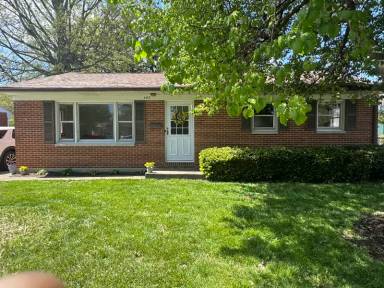 Main picture of 483 N Main St