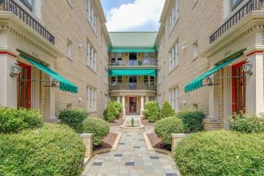 Main picture of 2602 Monument Ave