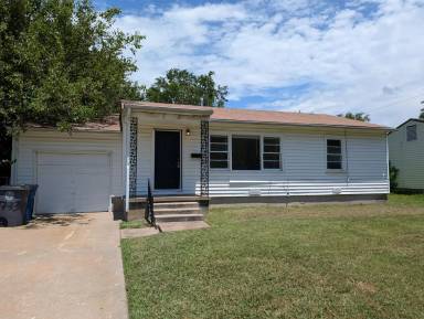 Main picture of 1733 E Young Pl