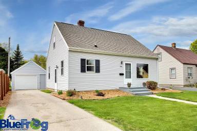 Main picture of 2023 N Clark St