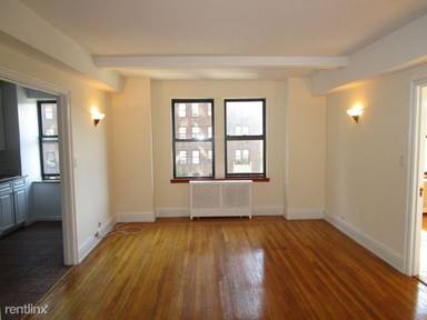 Main picture of 245 E 21st St
