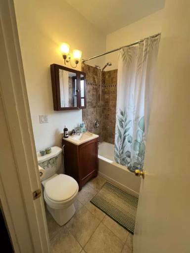 Main picture of 624 W Surf St