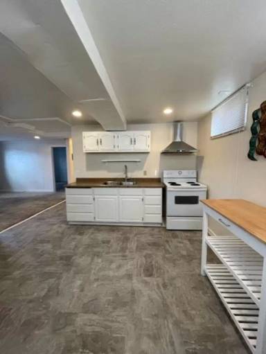 Main picture of 1247 1st Ave E
