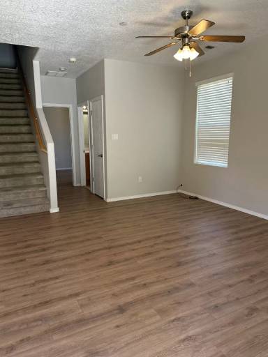 Main picture of 11012 Fort Point Ln NE