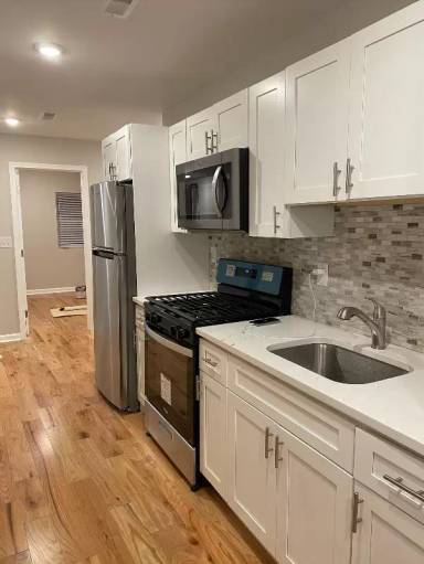 Main picture of 233 N 61st St