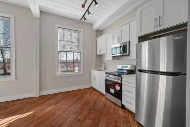 Main picture of 34 Tremaine St