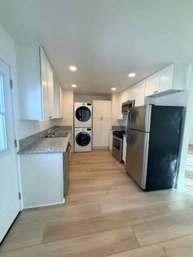 Main picture of 980 Ebony Ave
