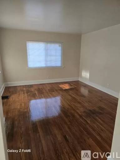 Main picture of 2349 E 7th St