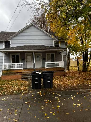 Main picture of 592 Thayer St