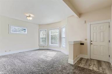 Main picture of 7207 N Chicago Ave